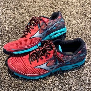 Mizuno athletic shoes